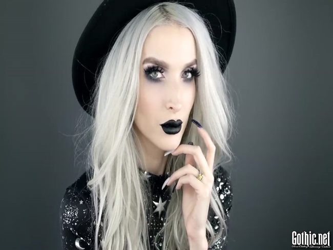 A Look Everyone's Goth To See – Makeup Tutorial
